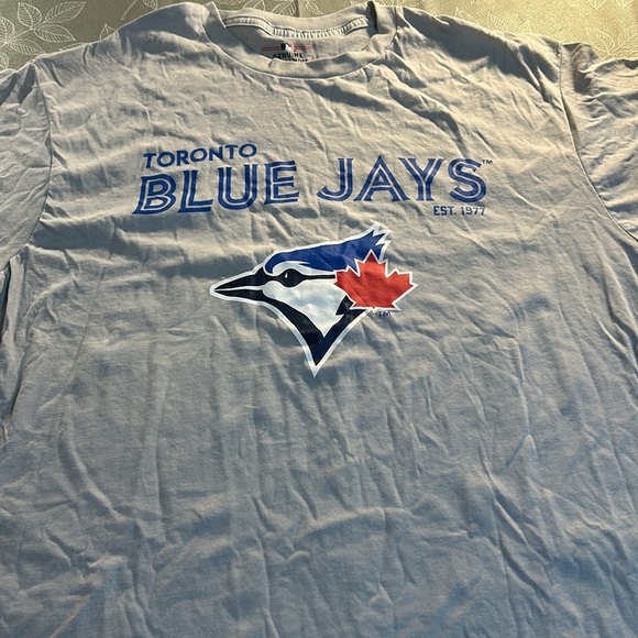 ✨2/$15.✨Men’s MLB Blue Jays T-Shirt. - Picture 2 of 6